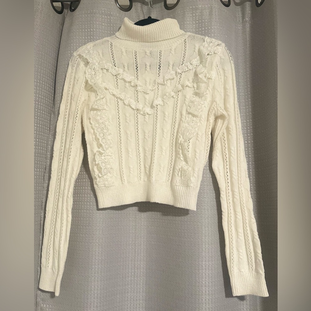 NWT Forever 21 Cream Cable Knit Lace Turtleneck Sweater. Size‎ Medium.